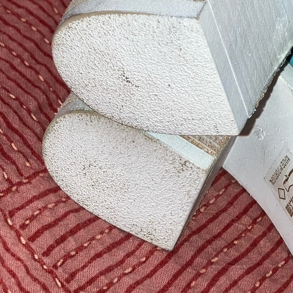 Unity in Diversity turquoise and Cream Heels with Chunky Heel - Picture 5 of 16